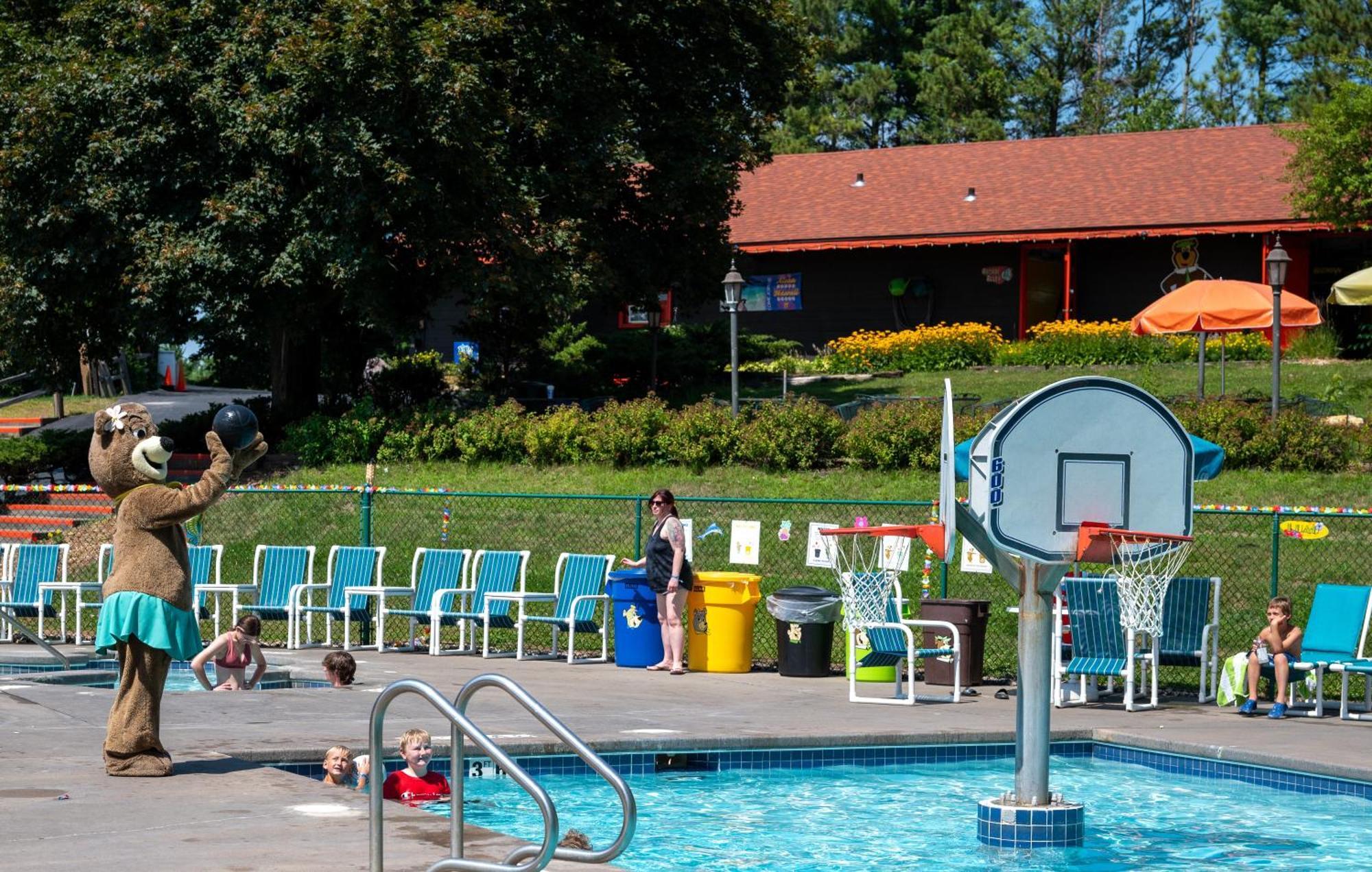 Yogi Bear'S Jellystone Park Camp-Resort Wisconsin Dells Lake Delton ภายนอก รูปภาพ